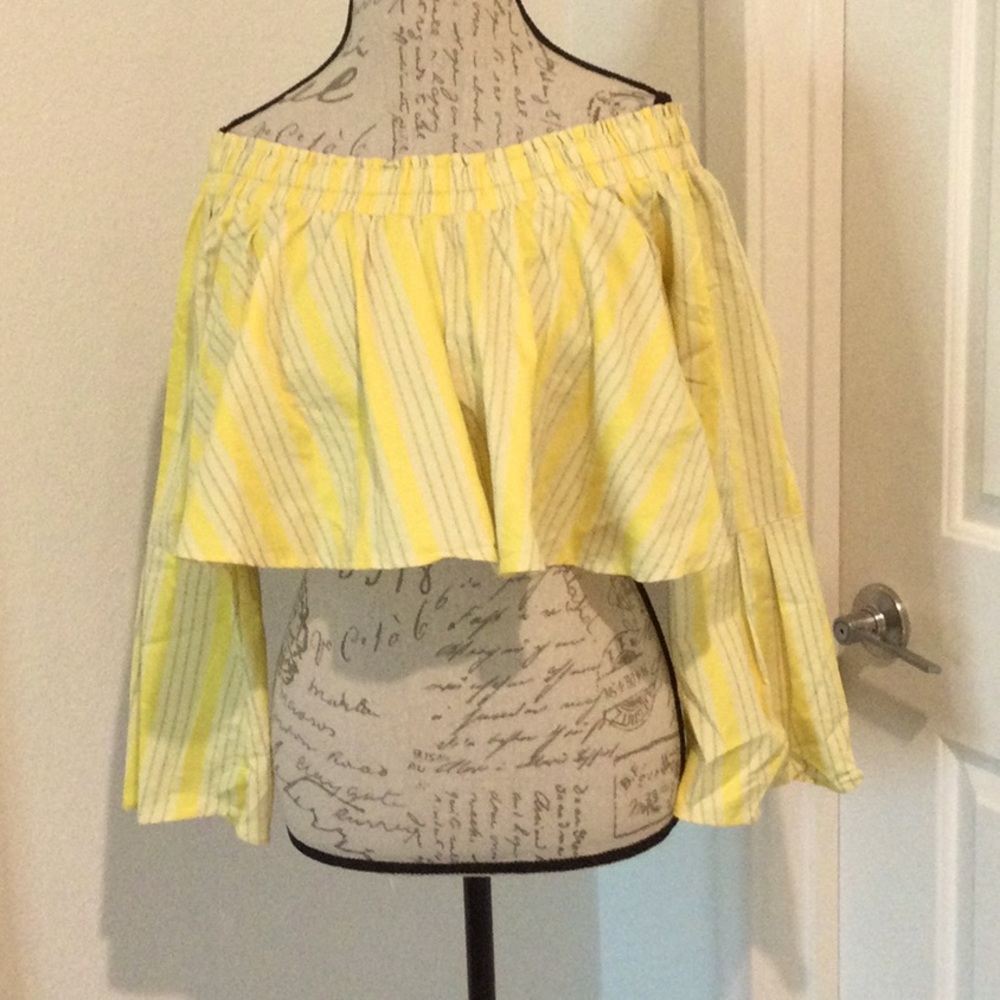 Cute yellow Bebe crop top